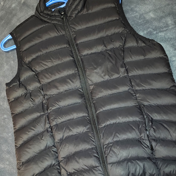 ** DONATED ** Packable Warm Puffer Vest - Picture 1 of 3